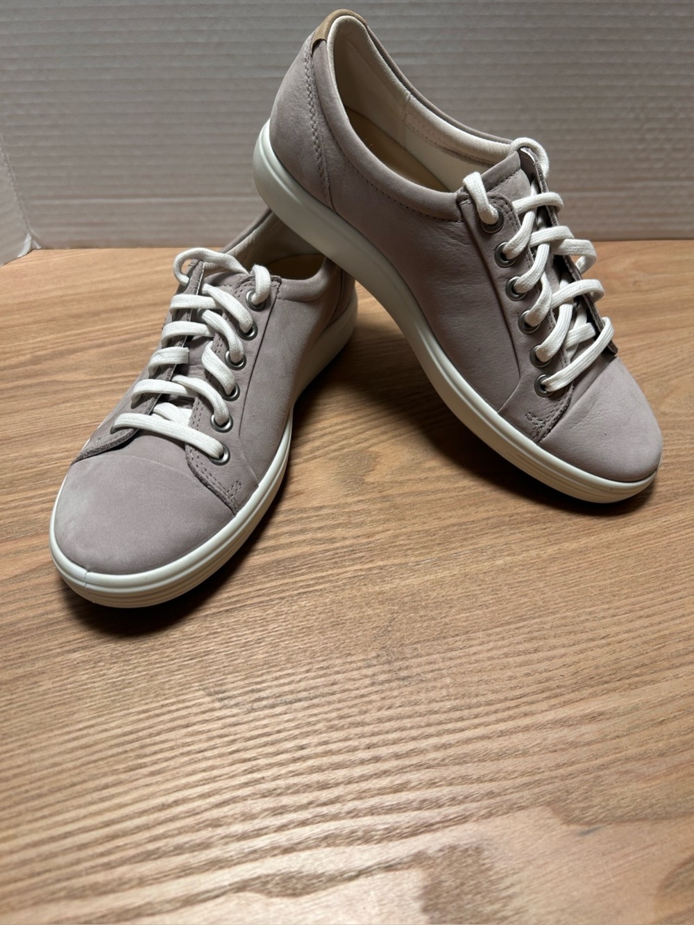 Woman’s ECCO Soft 7 Gray Rose Nubuck Leather Sneakers Size 6-6.5 (37)